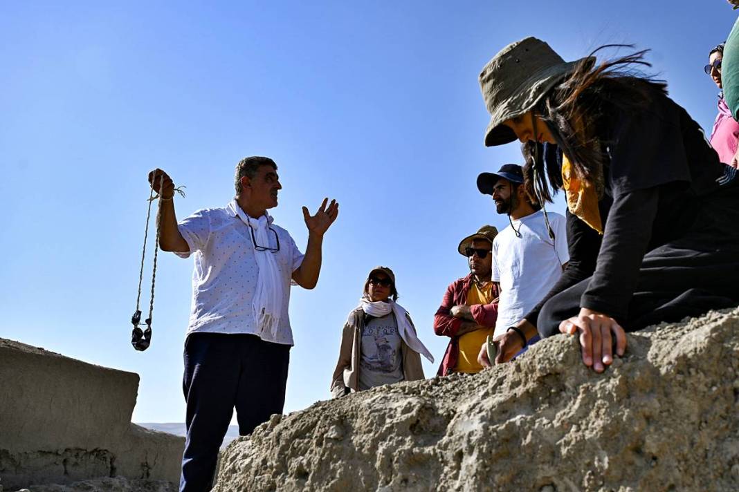 Odanın içindeki yığın, arkeologları şaşkına çevirdi! Urartular neden gizlemiş olabilir? 15